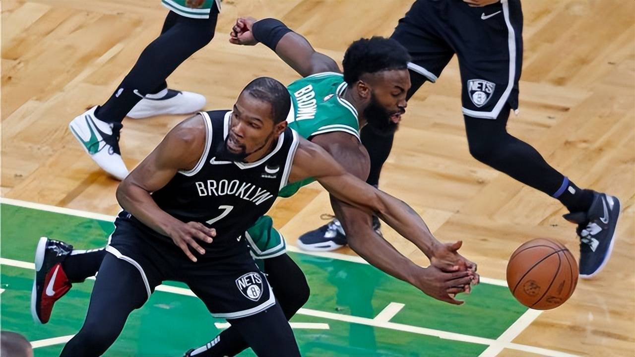 开云·体育官网-门兴格拉德巴赫训练开放日；集结日回应争议引欢呼；NBA季后赛在即；训练强度明显提升(霍芬海姆vs门兴格拉德巴赫)