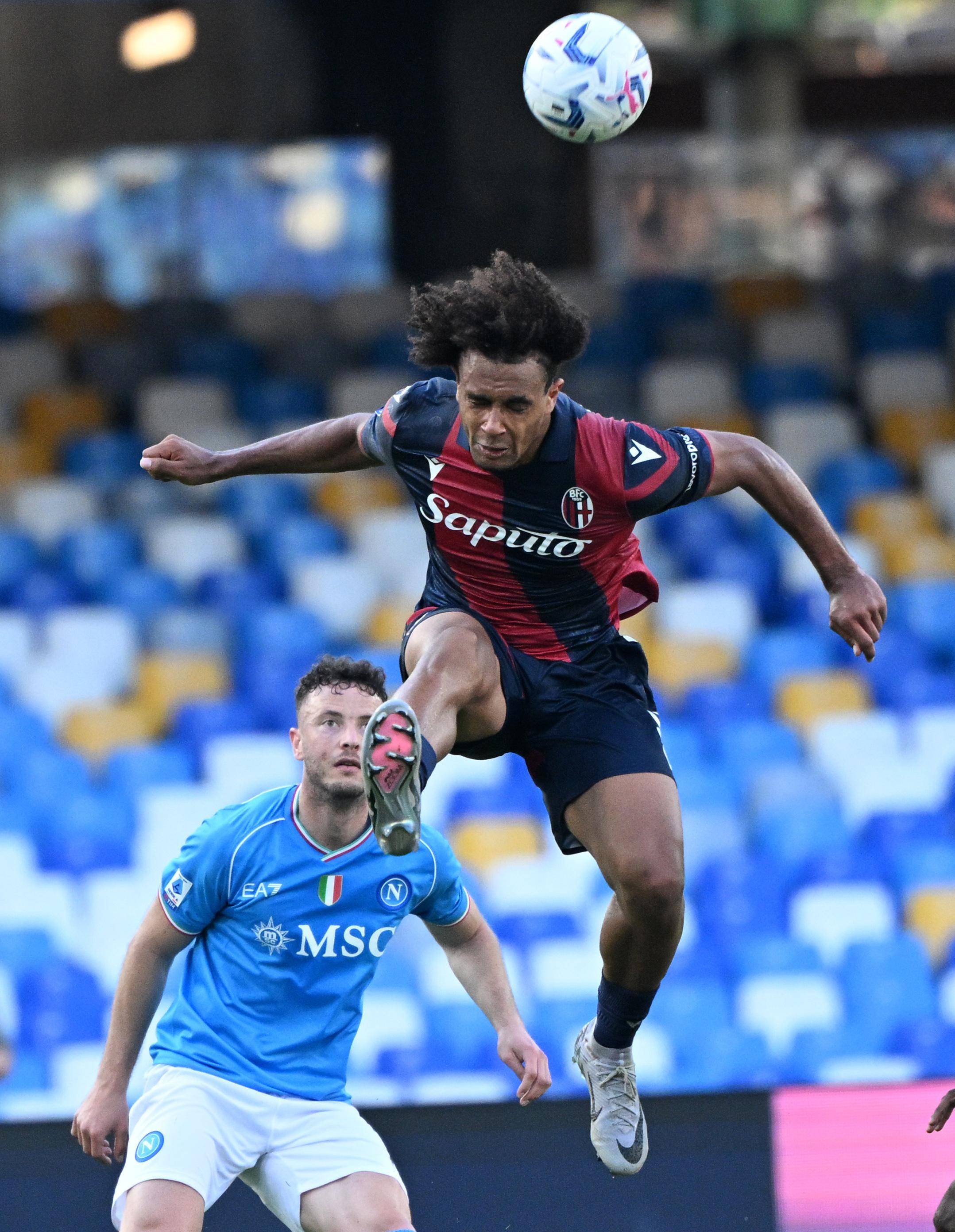 开云体育手机客户端下载-太狠了！罗马再遭质疑备战荷甲赛前利物浦备战英超，清晨纽卡斯尔战术微调的简单介绍